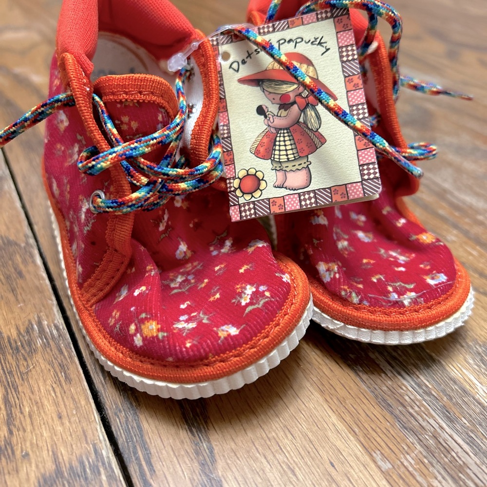New Slovakian children's shoes. See pics for size.